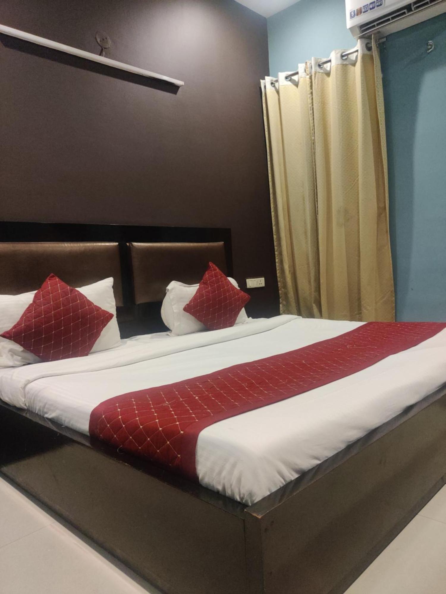 Hotel Delhi Airport Plaza Igi Airport New Delhi Buitenkant foto